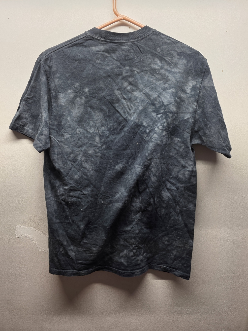The Mountain Black Wolf Graphic Tee - Black and Gray - Picture 3 of 4